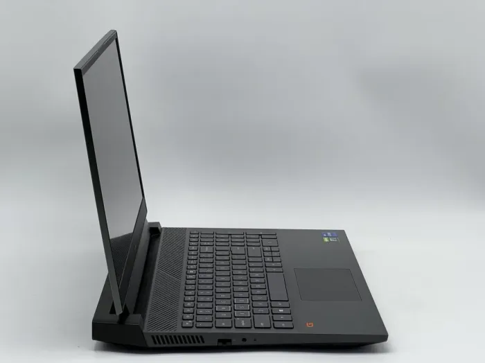 Ігровий ноутбук Б-класу Dell G15 5511 / 15,6" (1920x1080) IPS / Intel Core i7-11800H (8 (16) ядер по 2.3 - 4.6 GHz) / 16 GB DDR4 / 512 GB SSD / nVidia GeForce RTX 3060, 6 GB GDDR6, 192-bit / WebCam б/в - зображення 3