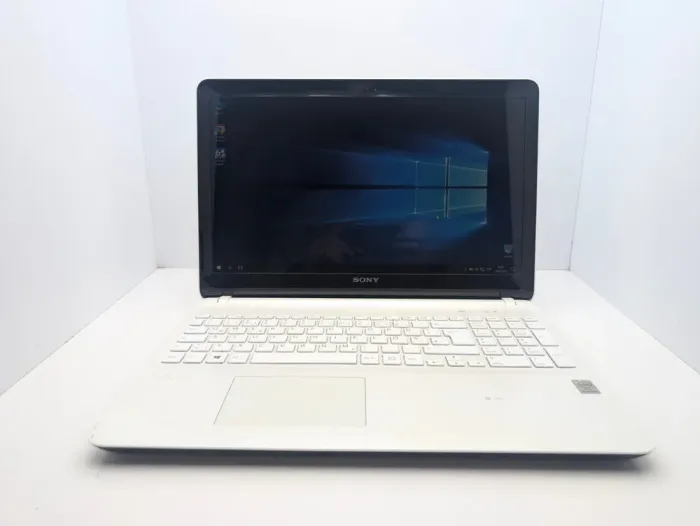 Ноутбук Sony Vaio SVF152C29M / 15.6" (1366x768) TN / Intel Pentium 2117U (2 ядра по 1.8 GHz) / 6 GB DDR3 / 128 GB SSD / Intel HD Graphics 2500 / WebCam б/в - зображення 2