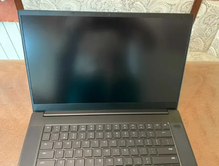 Ігровий ноутбук Б-клас Razer Blade 15 / 15.6" (1920x1080) IPS / Intel Core i7-10750H (6 (12) ядер по 2.6 - 5.0 GHz) / 16 GB DDR4 / 512 GB SSD / nVidia GeForce RTX 2060, 6 GB GDDR6, 192-bit / WebCam б/в - зображення 5