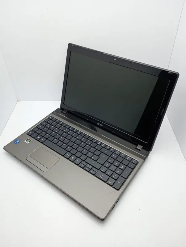 Ноутбук Acer Aspire 5750G / 15.6" (1366x768) TN / Intel Core i7-2630QM (4 (8) ядра по 2.0 - 2.9 GHz) / 6 GB DDR3 / 1000 GB HDD / nVidia GeForce GT 610M, 1 GB GDDR5, 128-bit / WebCam б/в - зображення 4
