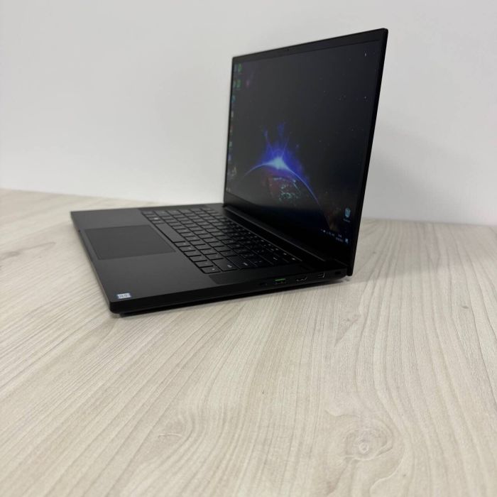 Ігровий ноутбук Razer Blade 15 RZ09-02705 / 15.6" (1920x1080) IPS / Intel Core i7-8750H (6 (12) ядер по 2.2 - 4.1 GHz) / 16 GB DDR4 / 512 GB SSD / nVidia GeForce GTX 1060 Max-Q, 6 GB GDDR5, 192-bit / WebCam б/в - зображення 5