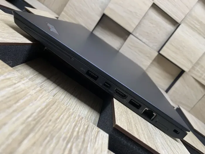 Ультрабук Lenovo ThinkPad T460s / 14" (2560x1440) IPS / Intel Core i5-6200U (2 (4) ядра по 2.3 - 2.8 GHz) / 8 GB DDR4 / 256 GB SSD M.2 / Intel HD Graphics 520 / WebCam / Fingerprint / Дві АКБ б/в - зображення 6