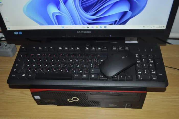 Комплект ПК: Fujitsu Esprimo D756 E85 SFF / Intel Core i5-6500 (4 ядра по 3.2 - 3.6 GHz) / 8 GB DDR4 / 120 GB SSD / Intel HD Graphics 530 / DVD-ROM + Монитор Б-класс Samsung SyncMaster S22A450BW / 22" (1680x1050) TN / VGA, DVI б/в - зображення 11