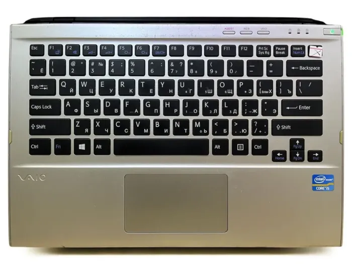 Ноутбук Б-клас Sony SVT131A11V / 13.3" (1366x768) TN / Intel Core i5-3317U (2 (4) ядра по 1.7 - 2.6 GHz) / 8 GB DDR3 / 120 GB SSD / Intel HD Graphics 4000 / WebCam б/в - зображення 2