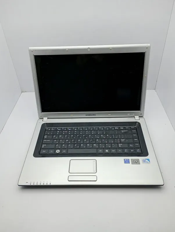Ноутбук Samsung R518 / 15.6" (1366x768) TN / Intel Pentium T4300 (2 ядра по 2.1 GHz) / 4 GB DDR3 / 320 GB HDD / Intel HD Graphics б/в - зображення 2