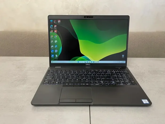 Ультрабук Б-клас Dell Latitude 5500 / 15.6" IPS / Core i5-8265U (4(8) ядра по 1.6-3.9GHz) / 16GB DDR4 / 256GB SSD M.2 / UHD Graphics 620 / WebCam / USB 3.1 / HDMI б/в - зображення 2