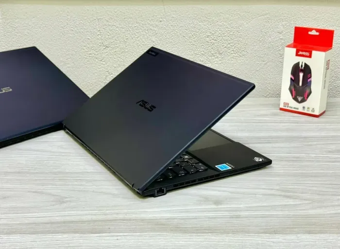 Ультрабук Asus ExpertBook B3404Cm / 14" (1920x1200) IPS / Intel Core Ultra 7 155H (16 (22) ядер по 1.4 - 4.8 GHz) / 16 GB DDR5 / 512 GB SSD M.2 / Intel Arc Graphics / WebCam / Win 11 Pro б/в - зображення 5