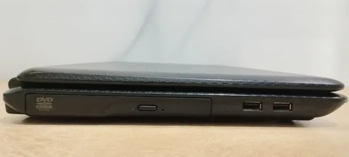 Ноутбук Asus P50IJ / 15.6" (1366x768) TN / Intel Pentium T4400 (2 ядра по 2.2 GHz) / 4 GB DDR2 / 120 GB SSD / Intel GMA 4500M Graphics / WebCam / АКБ не тримає б/в - зображення 4