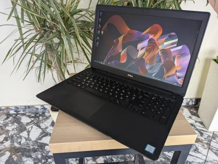Ноутбук Б-клас Dell Latitude 3500 / 15.6" (1920x1080) TN / Intel Core i5-8265U (4 (8) ядра по 1.6 - 3.9 GHz) / 16 GB DDR4 / 256 GB SSD / Intel UHD Graphics 620 / WebCam б/в - зображення 4