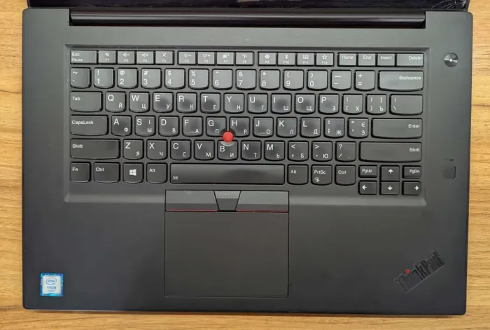 Ноутбук рабочая станция Б-клас Lenovo ThinkPad P1 / 15.6" (3840x2160) IPS Touch / Intel Xeon E-2176M (6 (12) ядер по 2.7 - 4.4 GHz) / 16 GB DDR4 / 512 GB SSD / nVidia Quadro P2000, 4 GB GDDR5, 128-bit / WebCam / Fingerprint / Windows 10 б/в - зображення 4