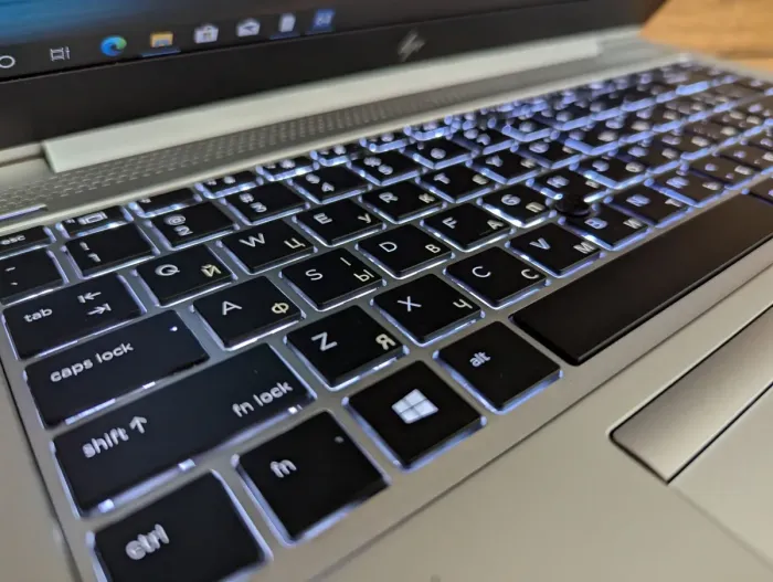 Ультрабук Б-клас HP EliteBook 840 G6 / 14" (1920x1080) IPS / Intel Core i5-8265U (4 (8) ядра по 1.6 - 3.9 GHz) / 16 GB DDR4 / 512 GB SSD / Intel UHD Graphics 620 / WebCam / Fingerprint / Windows 10 б/в - зображення 7