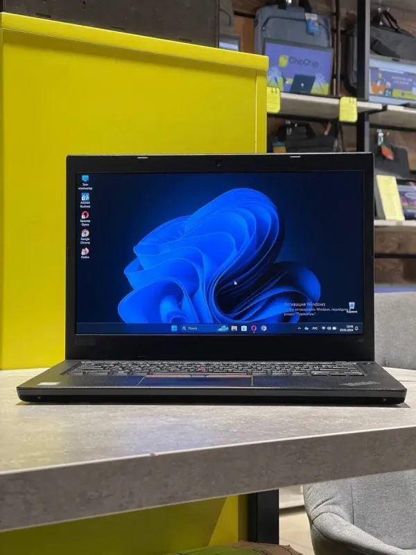 Ультрабук Lenovo ThinkPad L480 / 14" (1920x1080) IPS / Intel Core i3-8130U (2 (4) ядра по 2.2 - 3.4 GHz) / 8 GB DDR4 / 240 GB SSD / Intel UHD Graphics 620 / WebCam б/в - зображення 2