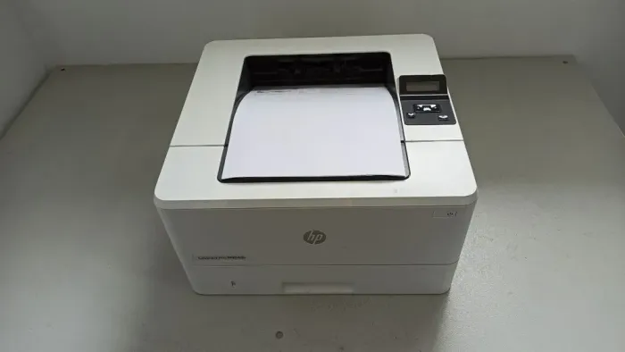 Принтер HP LaserJet Pro M404dn / Лазерний монохромний друк / 1200x1200 dpi / A4 / 38 стор / хв / USB 2.0, Ethernet / Дуплекс / Кабелі в комплекті б/в - зображення 2