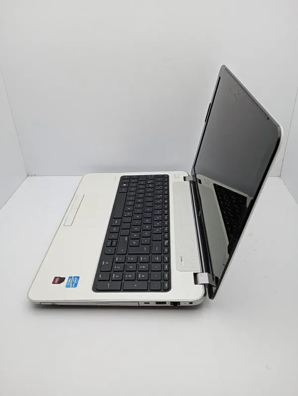 Ноутбук HP Pavilion 15e / 15.6" (1366x768) TN / Intel Core i5-3230M (2 (4) ядра по 2.6 - 3.2 GHz) / 8 GB DDR3 / 500 GB HDD / AMD Radeon HD 8600M, 2 GB DDR3, 64-bit / WebCam б/в - зображення 4