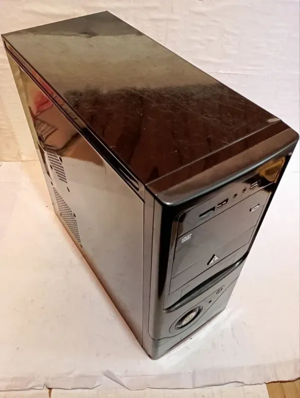 ПК Б-клас Golden Field 5003B Tower / Intel Core 2 Quad Q8300 (4 ядра по 2.5 GHz) / 4 GB DDR3 / 120 GB SSD / Intel GMA 4500 / 420W / Win 10 б/в - зображення 3