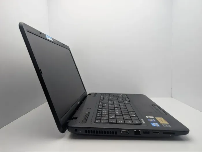 Ноутбук Toshiba Satellite Pro L770 / 17.3" (1600x900) TN / Intel Core i3-2330M (2 (4) ядра по 2.2 GHz) / 6 GB DDR3 / 500 GB HDD / Intel HD Graphics 3000 / WebCam / DVD-ROM б/в - зображення 4