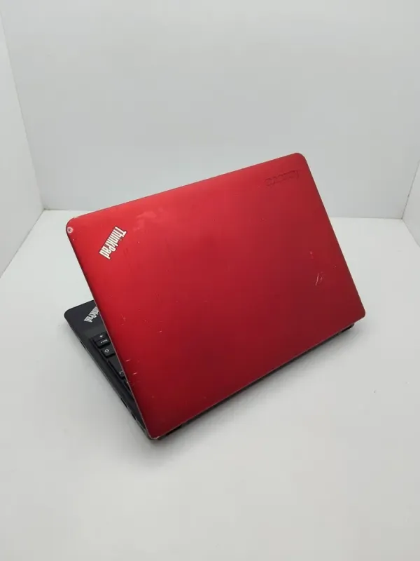 Нетбук Lenovo ThinkPad X121e / 12.1" (1366x768) TN / AMD E-450 (2 ядра по 1.65 GHz) / 6 GB DDR3 / 320 GB HDD / AMD Radeon HD 6320 Graphics / WebCam / АКБ не тримає б/в - зображення 7