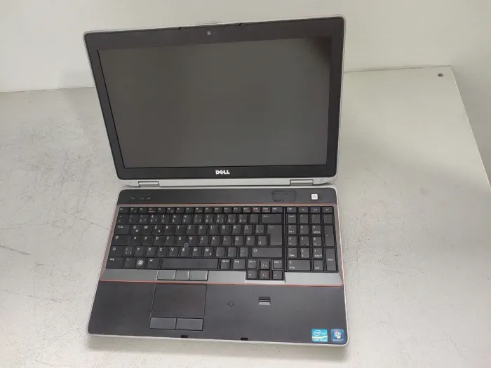 Ноутбук Dell Latitude E6520 / 15.6" (1920x1080) TN / Intel Core i5-2520M (2 (4) ядра по 2.5 - 3.2 GHz) / 8 GB DDR3 / 180 GB SSD / Intel HD Graphics 3000 / WebCam / DVD-ROM б/в - зображення 2