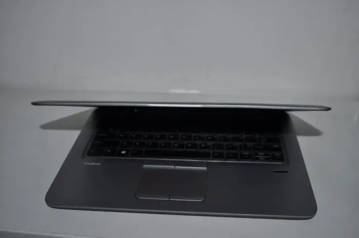 Нетбук Б-клас HP EliteBook 725 G4 / 12.5" (1366x768) TN / AMD Pro A10-8730B (4 ядра по 2.4 - 3.3 GHz) / 8 GB DDR4 / 256 GB SSD / AMD Radeon R5 Graphics / WebCam / Windows 10 Pro б/в - зображення 10