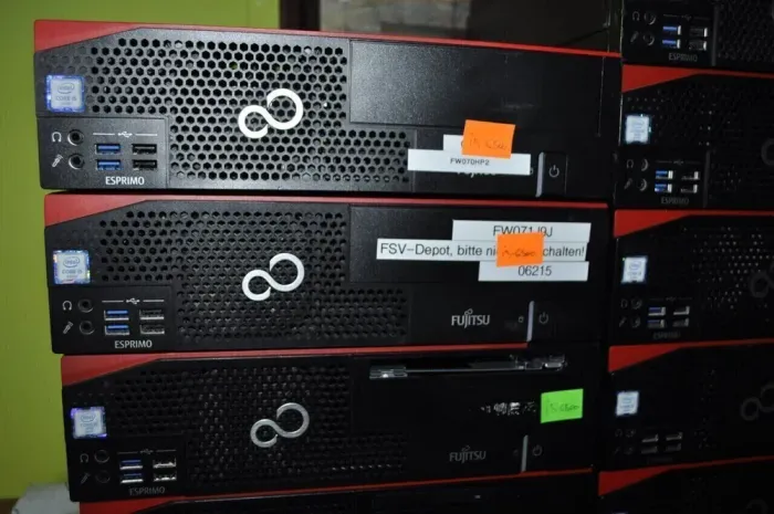 Комп'ютер Fujitsu Esprimo D757 E90+ SFF / Intel Core i5-6500 (4 ядра по 3.2 - 3.6 GHz) / 8 GB DDR4 / 120 GB SSD NEW + 500 GB HDD / Intel HD Graphics 530 / DVI б/в - зображення 4