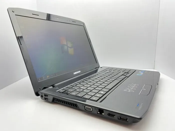 Ноутбук Medion Akoya E6622 / 15.6" (1366x768) TN / Intel Core i3-350M (2 (4) ядра по 2.26 GHz) / 4 GB DDR3 / 320 GB HDD / nVidia GeForce GT 310M, 512 MB DDR3, 64-bit / WebCam б/в - зображення 3
