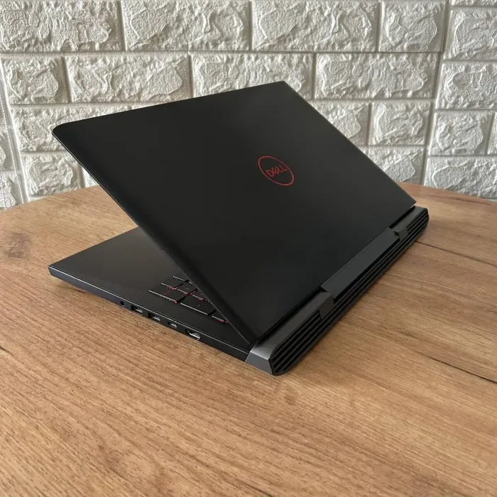 Ігровий ноутбук Б-клас Dell Inspiron 15 7577 / 15.6" (1920x1080) IPS / Intel Core i5-7300HQ (4 ядра по 2.5 - 3.5 GHz) / 8 GB DDR4 / 256 GB SSD / nVidia GeForce GTX 1060 Max-Q, 6 GB GDDR5, 192-bit / WebCam б/в - зображення 6