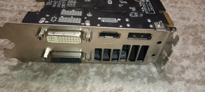 Дискретна відеокарта AMD Radeon R9 270X, 4 GB GDDR5, 256-bit / 1x HDMI, 1x DisplayPort, 2x DVI б/в - зображення 4