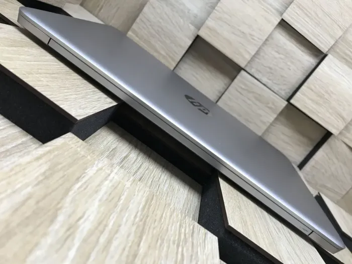 Ноутбук Б-клас HP EliteBook Folio 1040 G3 / 14" (2560x1440) IPS / Intel Core i5-6300U (2 (4) ядра по 2.4 - 3.0 GHz) / 16 GB DDR4 / 256 GB SSD / Intel HD Graphics 520 / WebCam / Windows 10 б/в - зображення 7