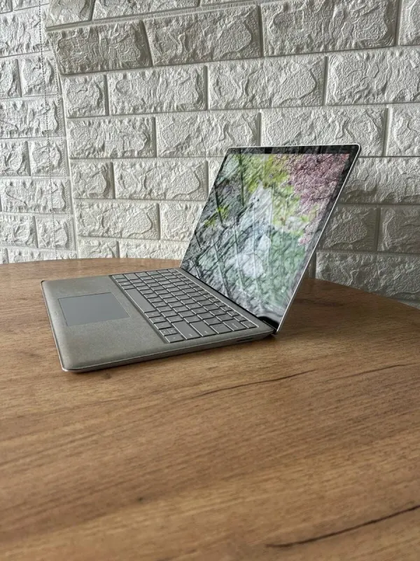 Ультрабук Б-клас Microsoft Surface Laptop / 13.5" (2256x1504) IPS Touch / Intel Core i5-7200U (2 (4) ядра по 2.5 - 3.1 GHz) / 8 GB DDR4 / 128 GB SSD / Intel HD Graphics 620 / WebCam б/в - зображення 5