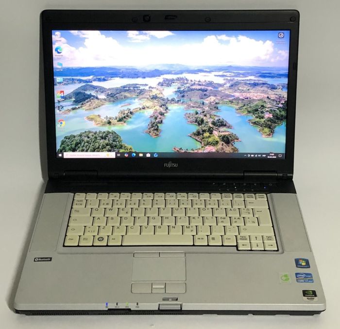 Мобільна робоча станція Б-клас Fujitsu Celsius H710 / 15.6" (1920x1080) TN / Intel Core i7-2640M (2 (4) ядра по 2.8 - 3.5 GHz) / 8 GB DDR3 / 500 GB HDD / nVidia Quadro 1000M, 2 GB GDDR3, 128-bit / WebCam б/в - зображення 2