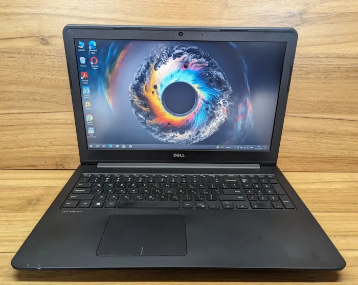 Ноутбук Б-клас Dell Latitude 3550 / 15.6" (1366x768) TN / Intel Core i5-5200U (2 (4) ядра по 2.2 - 2.7 GHz) / 8 GB DDR3 / 240 GB SSD / Intel HD Graphics 5500 / WebCam / Windows 10 б/в - зображення 2