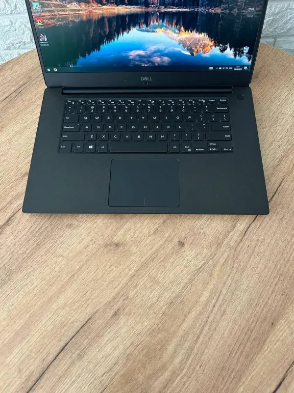 Мобільна робоча станція Б-клас Dell Precision 5530 / 15.6" (1920x1080) IPS / Intel Xeon E-2176M (6 (12) ядер по 2.7 - 4.4 GHz) / 16 GB DDR4 / 512 GB SSD / nVidia Quadro P1000, 4 GB GDDR5, 128-bit / WebCam / HDMI б/в - зображення 3