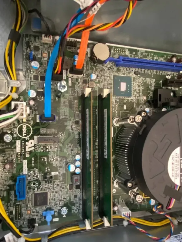 Комп'ютер Dell OptiPlex 3050 SFF / Intel Core i5-7500 (4 ядра по 3.4 - 3.8 GHz) / 8 GB DDR4 / 240 GB SSD / Intel HD Graphics 630 / DVD-ROM б/в - зображення 5