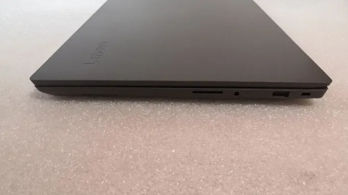 Ноутбук Lenovo V130-14IKB / 14" TN / Core i3-6006U (2(4) ядра по 2GHz) / 4GB DDR4 / 120GB SSD / HD Graphics 520 / WebCam б/в - зображення 6