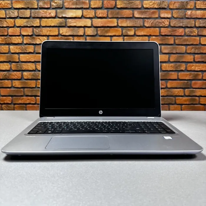 Ноутбук HP ProBook 450 G4 / 15.6" (1366x768) TN / Intel Core i5-7200U (2 (4) ядра по 2.5 - 3.1 GHz) / 8 GB DDR4 / 256 GB SSD / Intel HD Graphics 620 / WebCam б/в - зображення 2