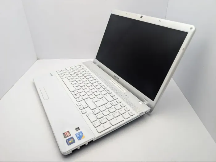 Ноутбук Sony VPC-EB / 15.6" (1366x768) TN / Intel Core i3-370M (2 (4) ядра по 2.4 GHz) / 6 GB DDR3 / 500 GB HDD / AMD Radeon HD 5650, 1 GB GDDR3, 128-bit / WebCam / DVD-ROM б/в - зображення 7