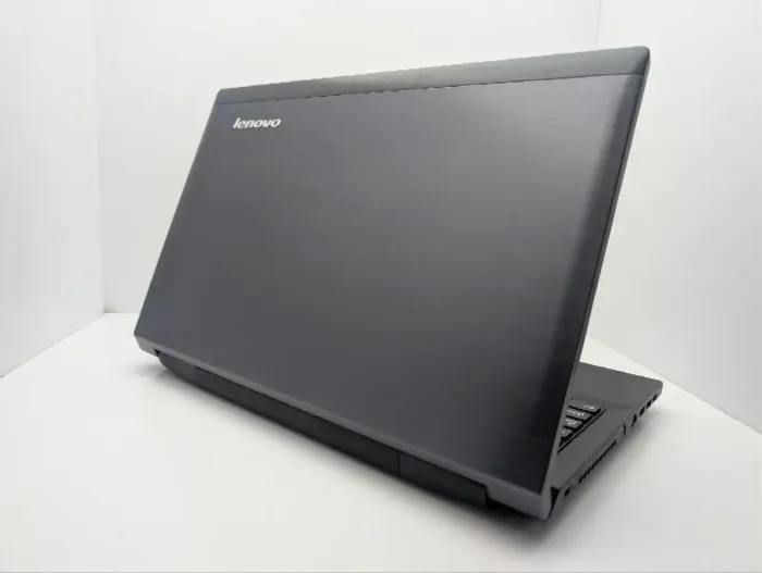 Ноутбук Lenovo IdeaPad V580c / 15,6" (1366x768) TN / Intel Pentium B960 (2 ядра по 2,2 ГГц) / 8 ГБ DDR3 / 500 ГБ HDD / nVidia GeForce 610, 1 ГБ GDDR3, 64-біт / WebCam / DVD-ROM / АКБ не тримає б/в - зображення 8