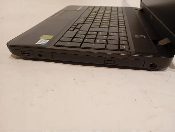 Ультрабук Б-клас Fujitsu Lifebook AH502 / 15.6" (1366x768) TN / Intel Pentium 2020M (2 ядра по 2.4 GHz) / 8 GB DDR3 / 128 GB SSD / Intel HD Graphics / WebCam / DVD-ROM / АКБ не тримає б/в - зображення 5