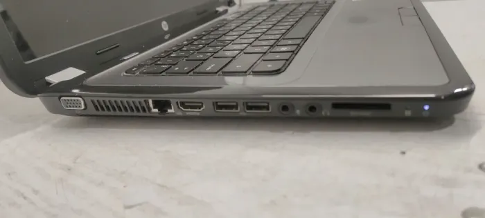 Ноутбук Б-класс HP Pavilion G6 / 15.6" TN / Intel Pentium B950 (2 ядра по 2.1GHz) / 4GB DDR3 / 120GB SSD / HD Graphics / DVD-ROM / АКБ не тримає б/в - зображення 4