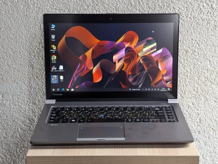 Ноутбук Б-клас Toshiba Tecra Z40T-C / 14" (1920x1080) TN / Intel Core i5-6300U (2 (4) ядра по 2.4 - 3.0 GHz) / 8 GB DDR3 / 128 GB SSD / Intel HD Graphics 520 / WebCam б/в - зображення 2