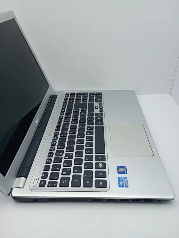 Ноутбук Acer V5-571 / 15.6" (1366x768) TN / Intel Core i3-6006U (2(4) ядра по 2.0 GHz) / 6 GB DDR3 / 500 GB HDD / Intel HD Graphics 520 / WebCam б/в - зображення 3