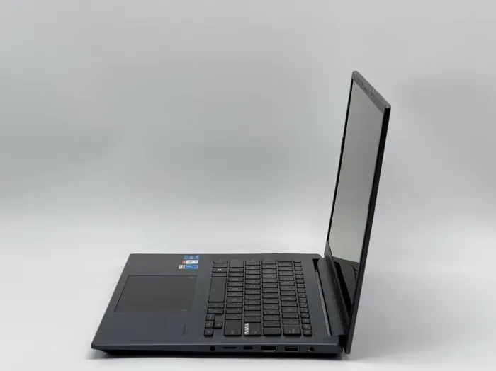 Ультрабук Б-клас Asus Vivobook Pro 14 K3400P / 14" (1920x1080) OLED / Intel Core i5-11300H (4 (8) ядра по 3.1 - 4.4 GHz) / 8 GB DDR4 / 480 GB SSD / Intel Iris Xe Graphics / WebCam б/в - изображение 4