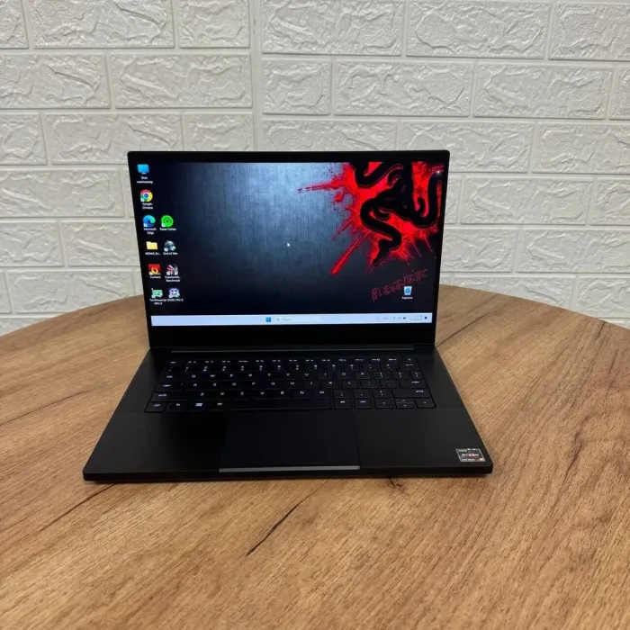 Ігровий ноутбук Razer Blade 14 RZ09-0427 / 14" (2560x1440) IPS / AMD Ryzen 9 6900HX (8 (16) ядер по 3.3 - 4.9 GHz) / 16 GB DDR4 / 1000 GB SSD NVMe / nVidia GeForce RTX 3070 Ti, 8 GB GDDR6, 256-bit / WebCam б/в - зображення 2