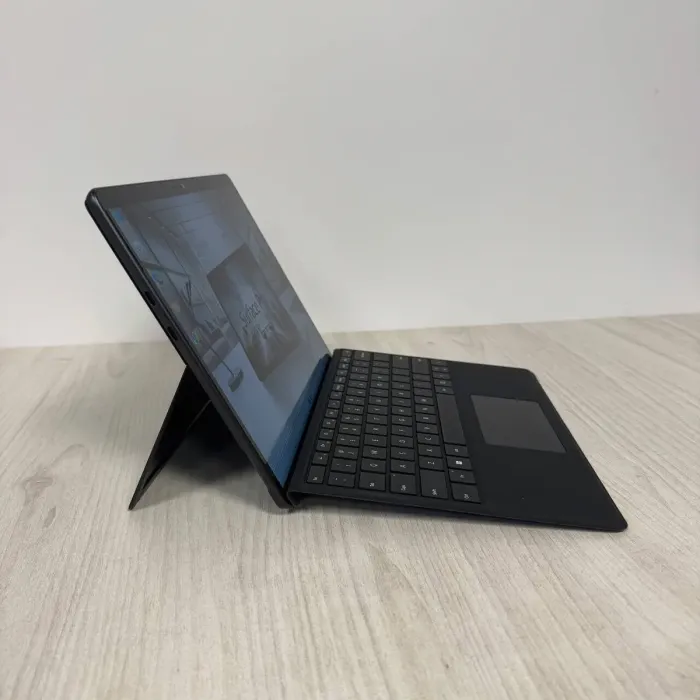 Планшет Microsoft Surface Pro 9 / 13" (2880x1920) IPS Touch / Intel Core i5-1235U (10 (12) ядер по 1,3 - 4,4 ГГц) / 8 ГБ DDR3 / 256 ГБ SSD / Intel Iris Xe Graphics / WebCam б/в - зображення 4