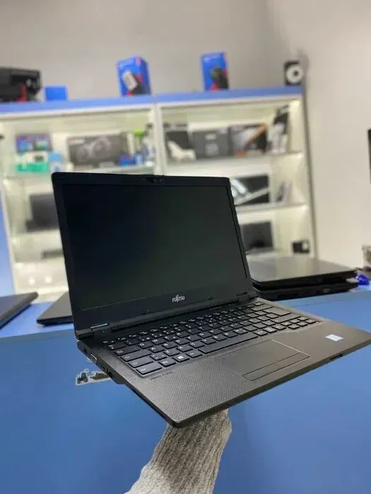 Ноутбук Fujitsu Lifebook E548 / 14" TN / Intel Core i3-7130U (2 (4) ядра по 2.7 GHz) / 8 GB DDR4 / 256 GB SSD / Intel HD Graphics 620 / WebCam  б/в - зображення 3