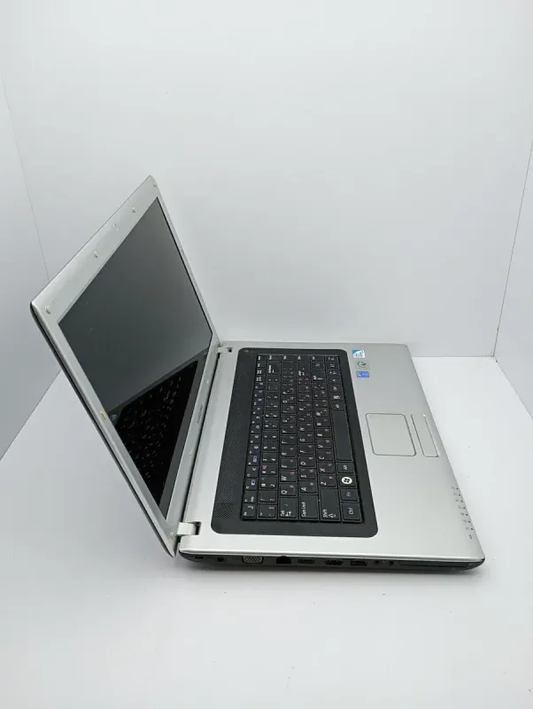 Ноутбук Samsung R518 / 15.6" (1366x768) TN / Intel Pentium T4300 (2 ядра по 2.1 GHz) / 4 GB DDR3 / 320 GB HDD / Intel HD Graphics б/в - зображення 5