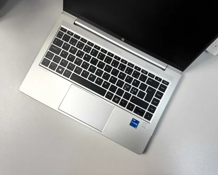 Ультрабук HP ProBook 640 G8 / 14" (1920x1080) IPS / Intel Core i5-1135G7 (4 (8) ядра по 4.2 GHz) / 16 GB DDR4 / 256 GB SSD / Intel Iris Xe Graphics / WebCam б/в - зображення 3
