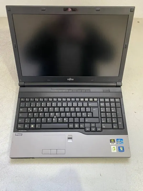 Мобільна робоча станція Б-клас Fujitsu Celsius H720 / 15.6" (1920x1080) TN / Intel Core i7-3720QM (4 (8) ядра по 2.6 - 3.6 GHz) / 32 GB DDR3 / 256 GB SSD / nVidia Quadro K1000M, 2 GB GDDR3, 128-bit / WebCam б/в - зображення 2