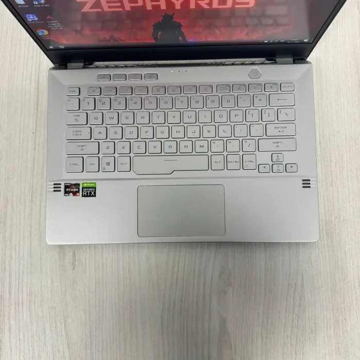 Ігровий ультрабук Б-класу Asus ROG Zephyrus G14 GA401IV / 14" (1920x1080) IPS / AMD Ryzen 9 4900HS (8 (16) ядер по 3,0 - 4,3 ГГц) / 16 ГБ DDR4 / 512 ГБ SSD NVMe / nVidia GeForce RTX 2060 Max-Q, 6 ГБ GDDR6, 192-біт б/в - изображение 3