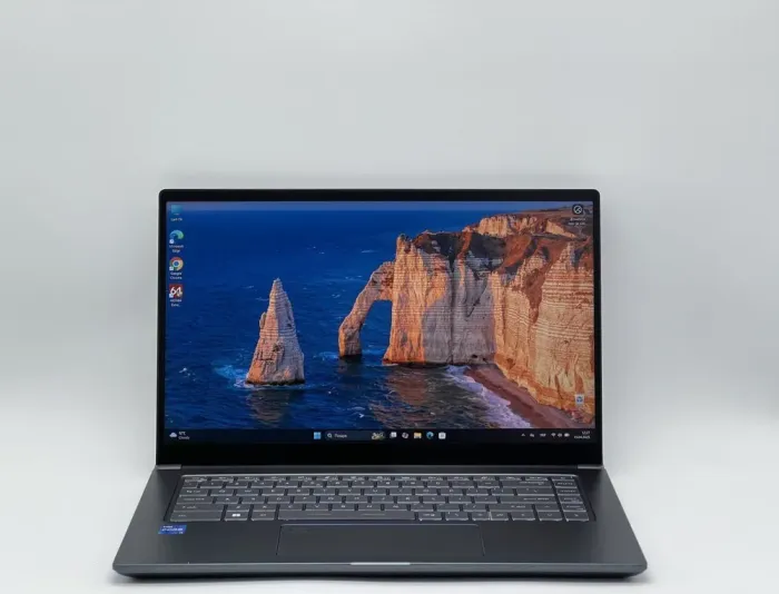 Ультрабук MSI Prestige 15 A11SB-469CA / 15.6" (1920x1080) IPS / Intel Core i7-1185G7 (4 (8) ядра по 3.0 - 4.8 GHz) / 16 GB DDR4 / 480 GB SSD / Intel Iris Xe Graphics / WebCam б/в - зображення 2